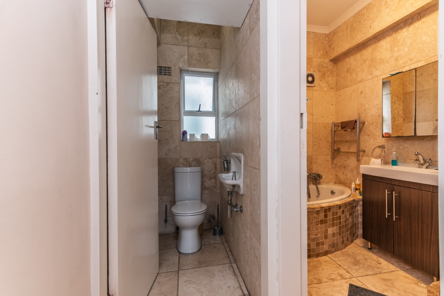 To Let 3 Bedroom Property for Rent in Green Point Western Cape